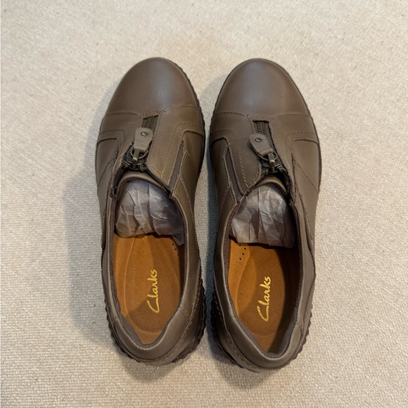 Clarks Magnolia Zip Womens Slip-On, Dark Taupe Leather, Sz 7W, NWB - Picture 7 of 11